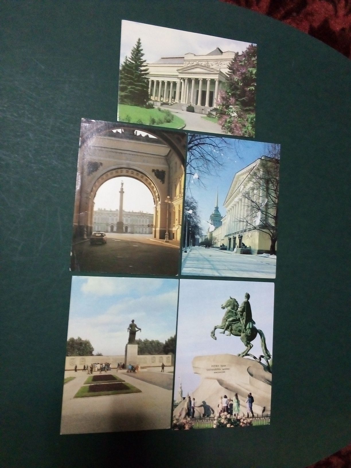 За колекционери! Запазени руски картички на градски забележителности!