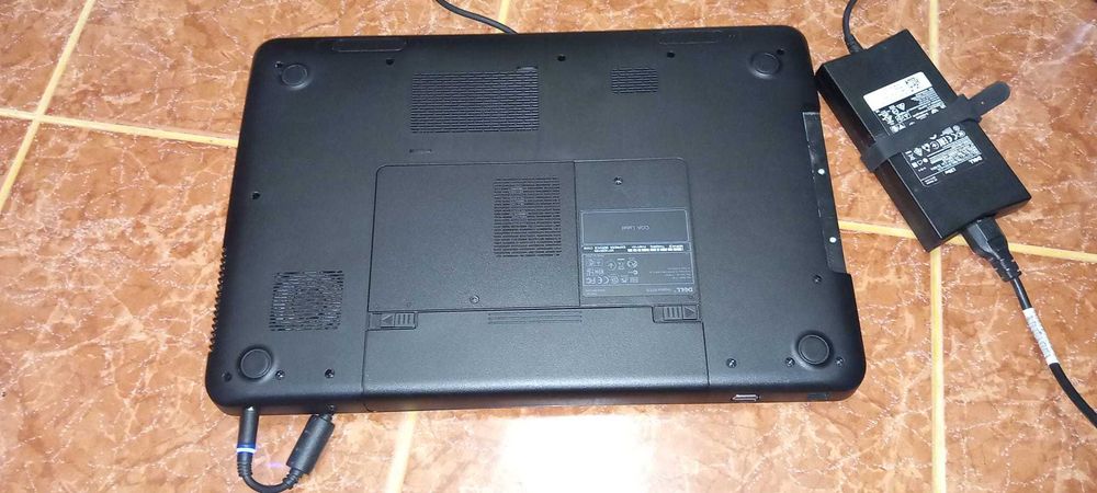 Laptop Dell N7110  i7-2630QM 2GHz/8GB ddr3/Hdd 320Gb/GT 525M 2G/Bat 1h