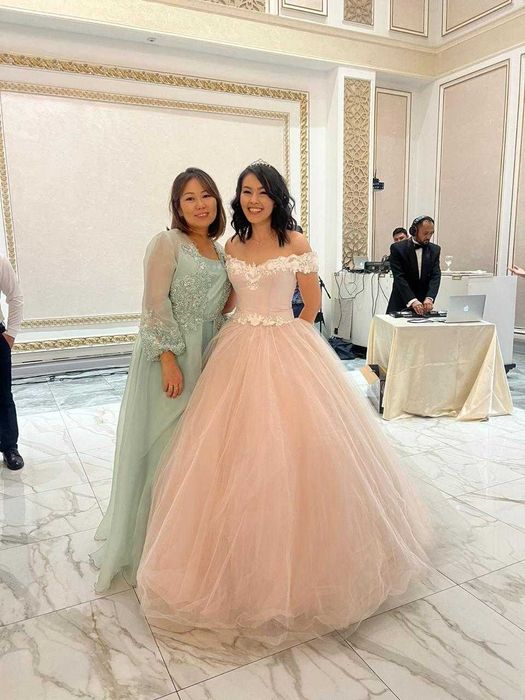 Продам бальное платье размер S