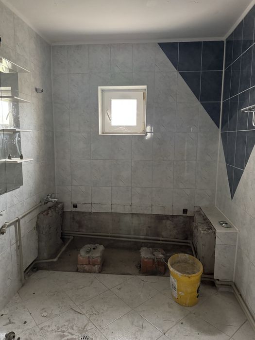 Apartament 3 camere decomandat in spate la politie