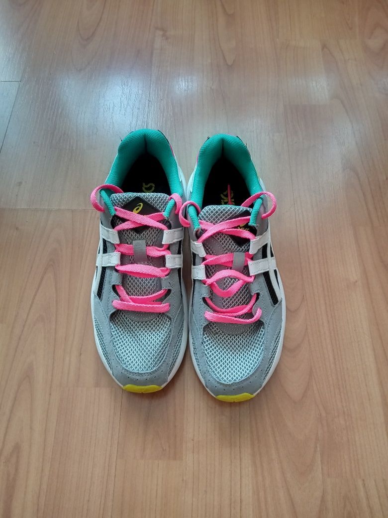 Продавам дамски Асикс Гел БНД/Asics Gel BND