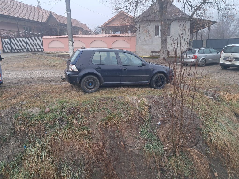 Golf 4 1.4 16v la 4500 lei