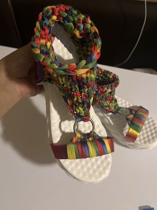 Noi, sandalute superbe marime 37.