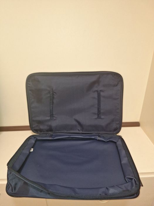 Продавам чанта за лаптоп