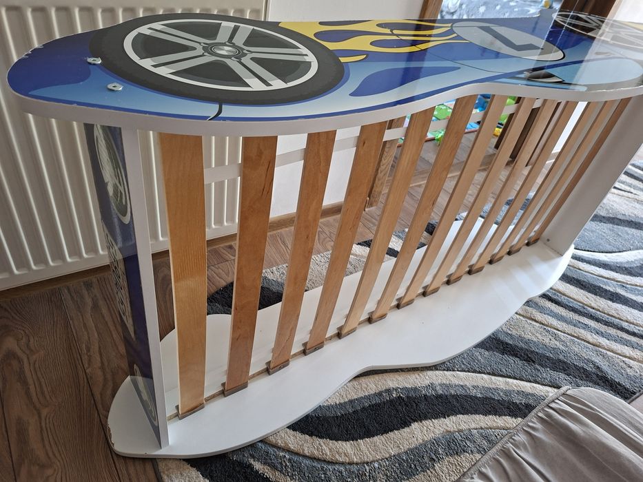 Pătuț băiat mașinuță