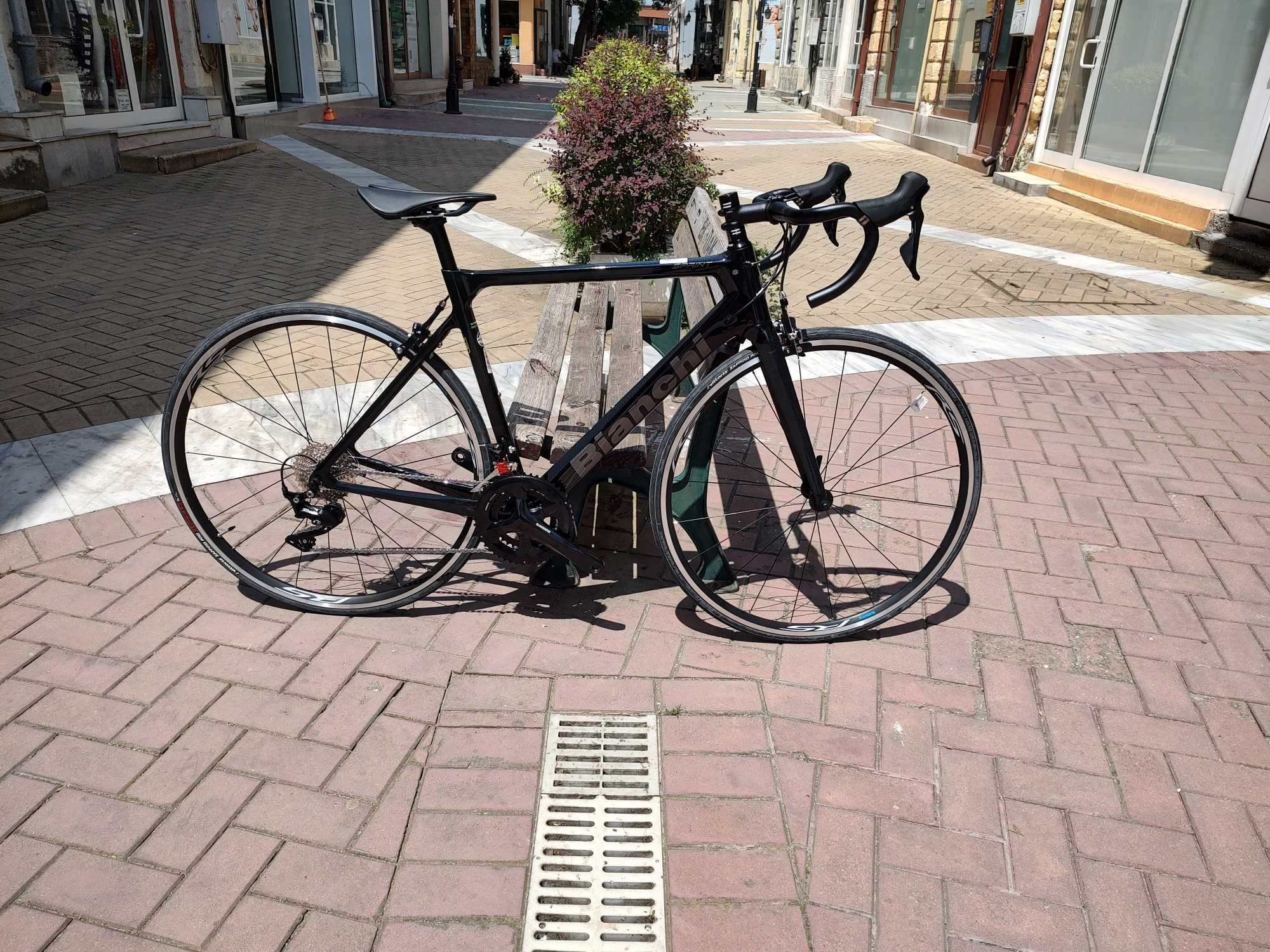 НОВ КАРБОНОВ велосипед Bianchi 2x11 Shimano 105 с гаранция