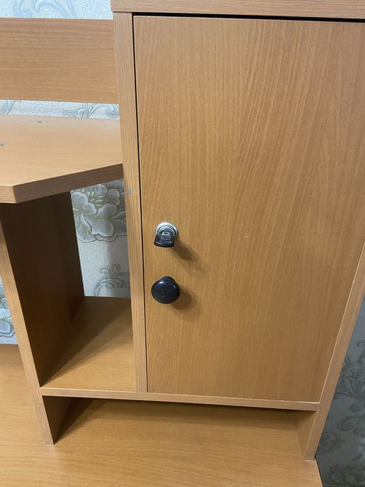 Продаю стол компьютерный