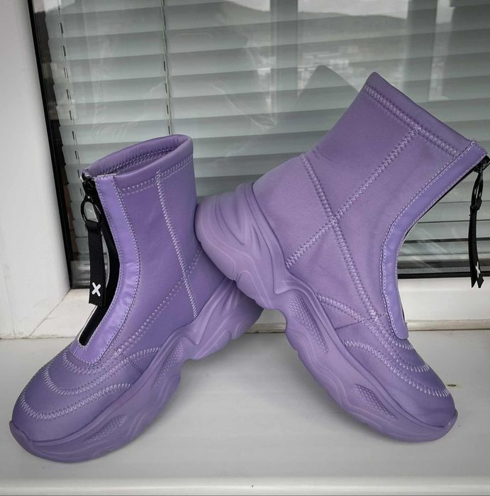 Спортни боти в лилаво