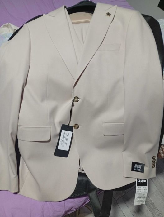 Мъжки костюм нов, не обличан