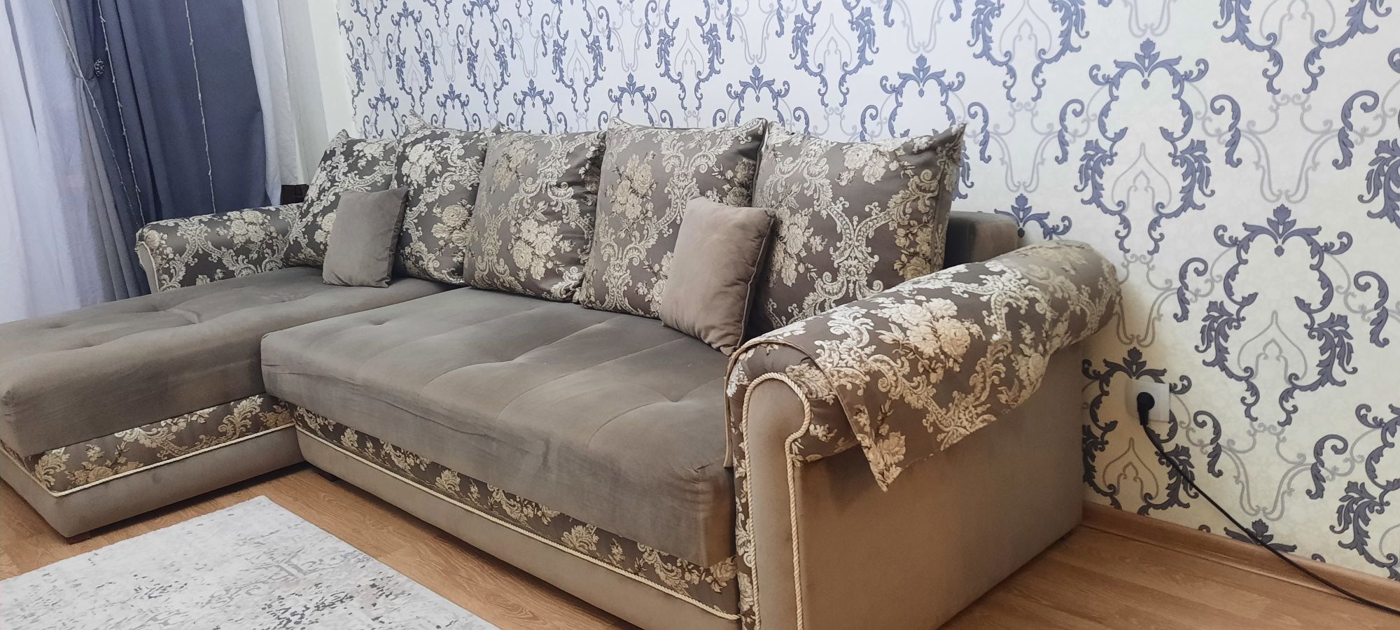 Продам диван серого цвета