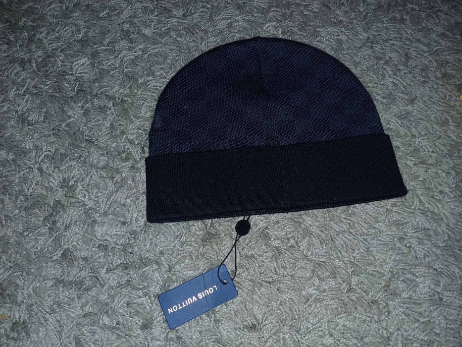 LV Зимна шапка черна