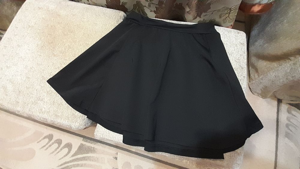 Черна пола с цип