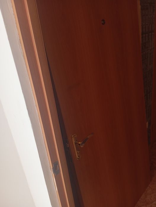 Продам дверь в не плохом состоянии