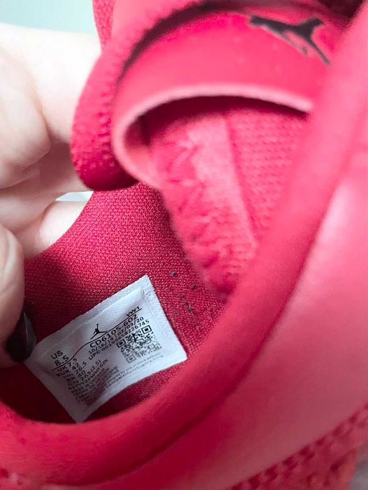 Nike air Jordan червен почти като нови