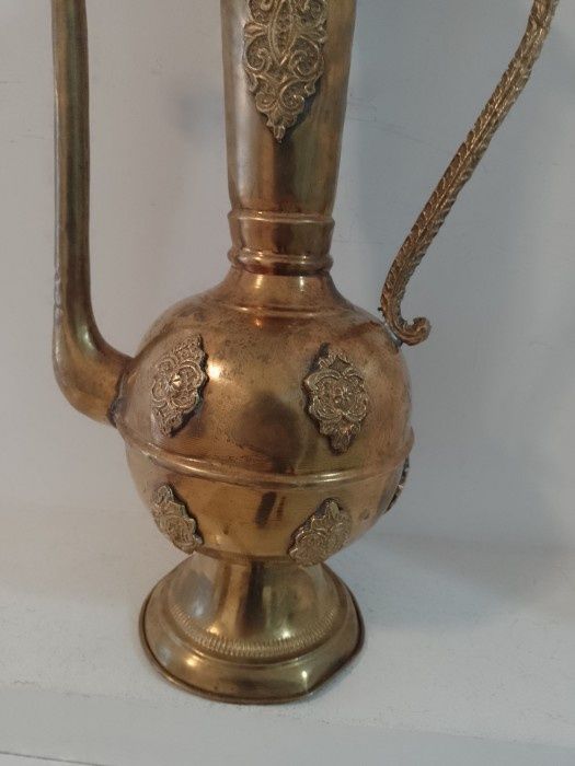 Superbă aftaba ,carafa in stil oriental din alama masiva și elemente b