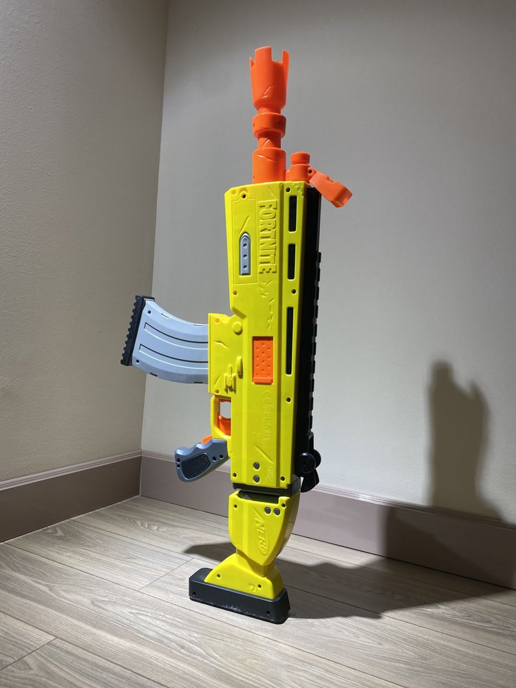 Бластер Nerf Scar из Фортнайт