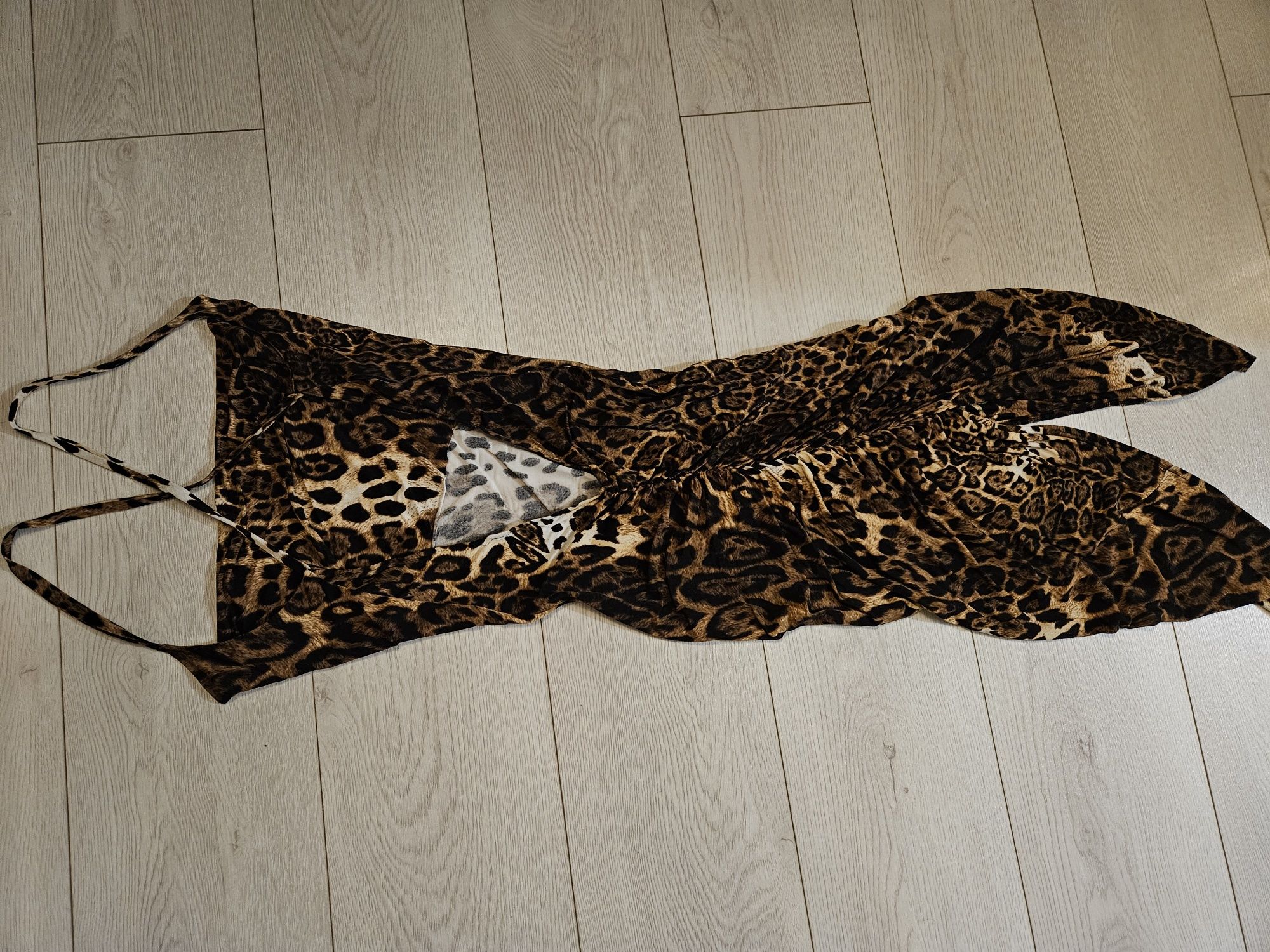 Rochie animal print cu spatele gol