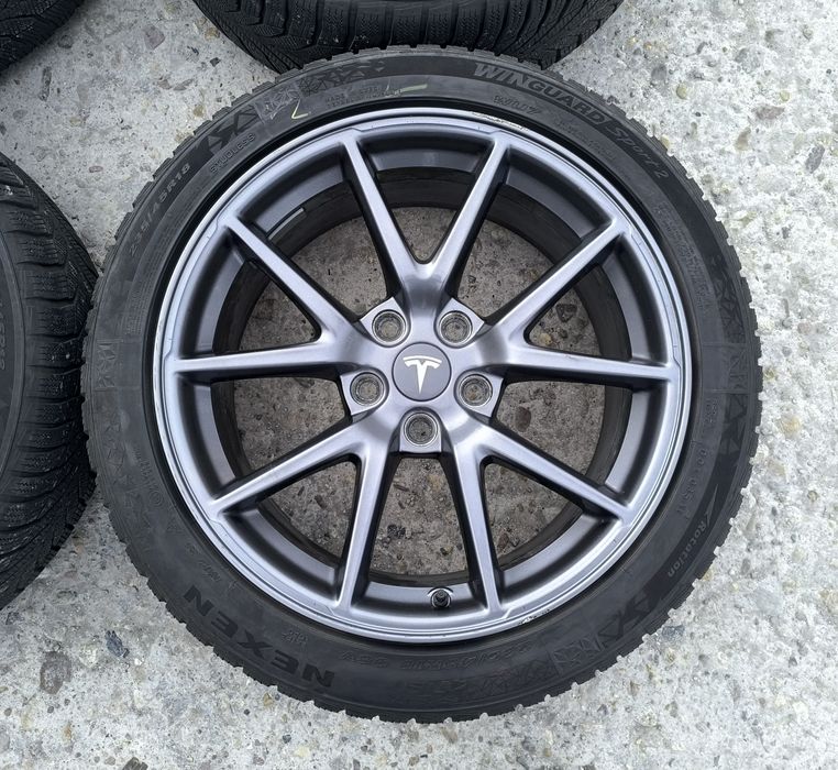 18 цола джанти с гуми за Tesla 3 Тесла