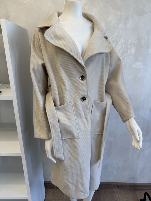 Дамско палто бежов цвят