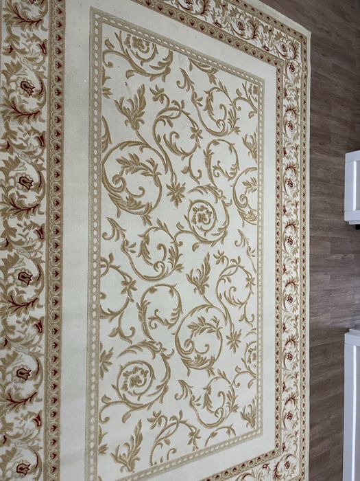 Продам ковры 2 шт. для гостиной б/у, 2-й - новый