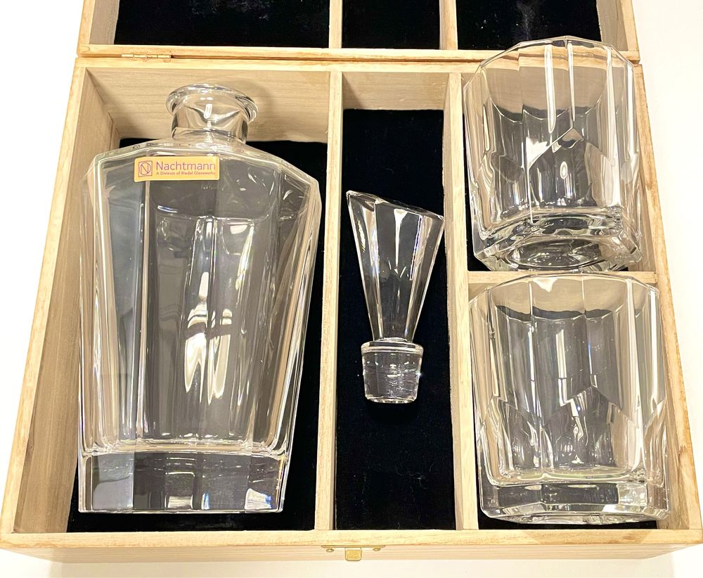 Кристален сет за уиски с декантер Nachtmann и дървена кутия за подарък