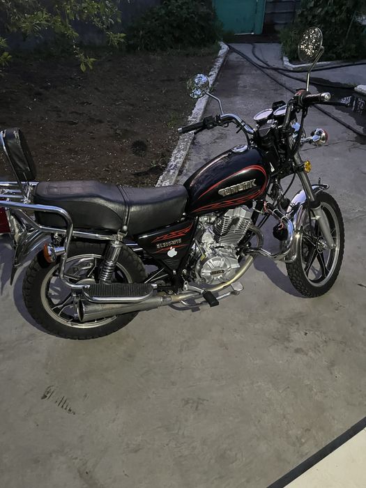 Продам мотоцик 200кубов