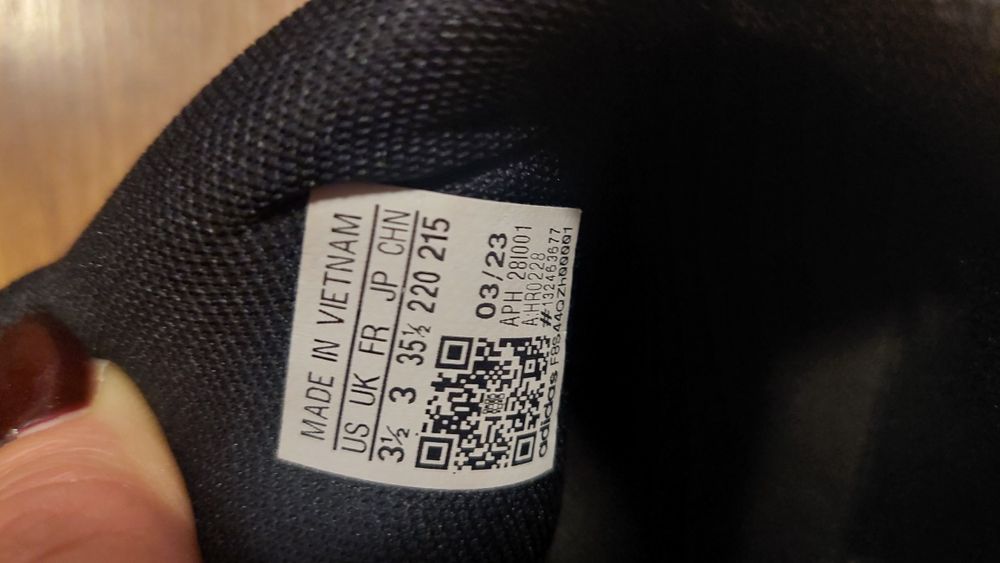 Adidas  35,5 черни