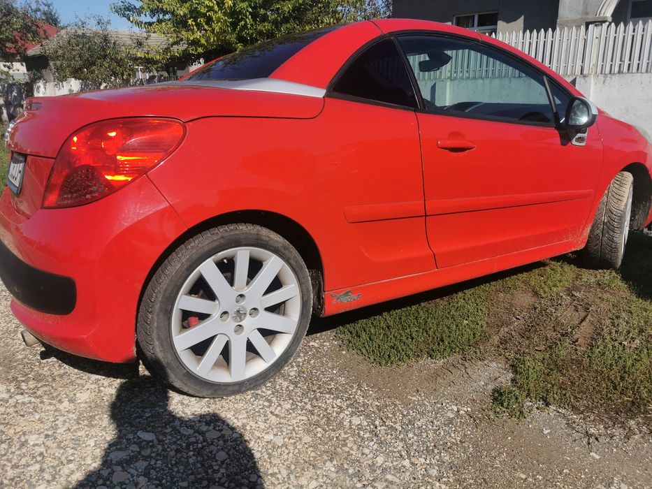 Peugeot 207 cabrio roșu