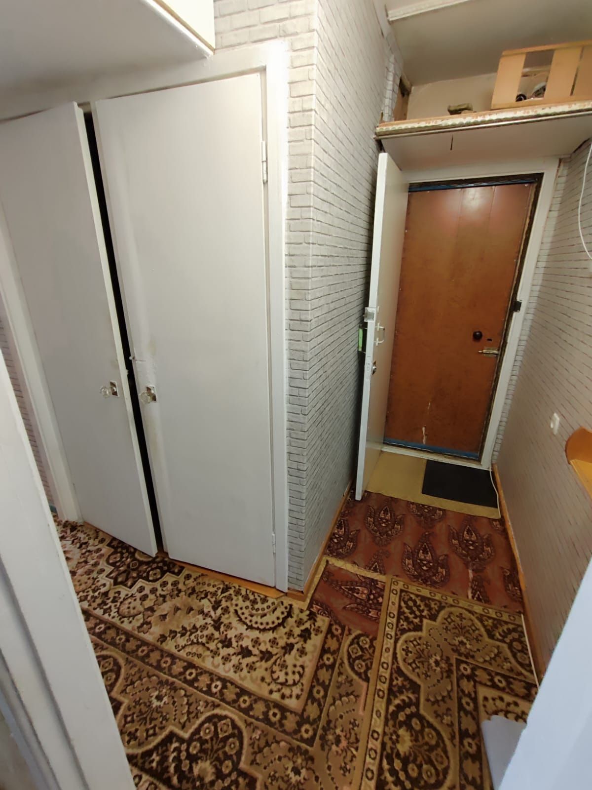 Продам 2 х комн. квар., 7 мкр, 78 дом,  1 этаж.