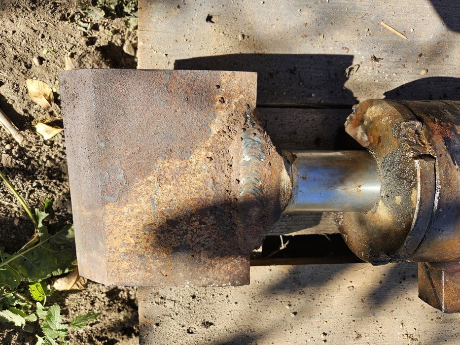 Vând cilindru hidraulic