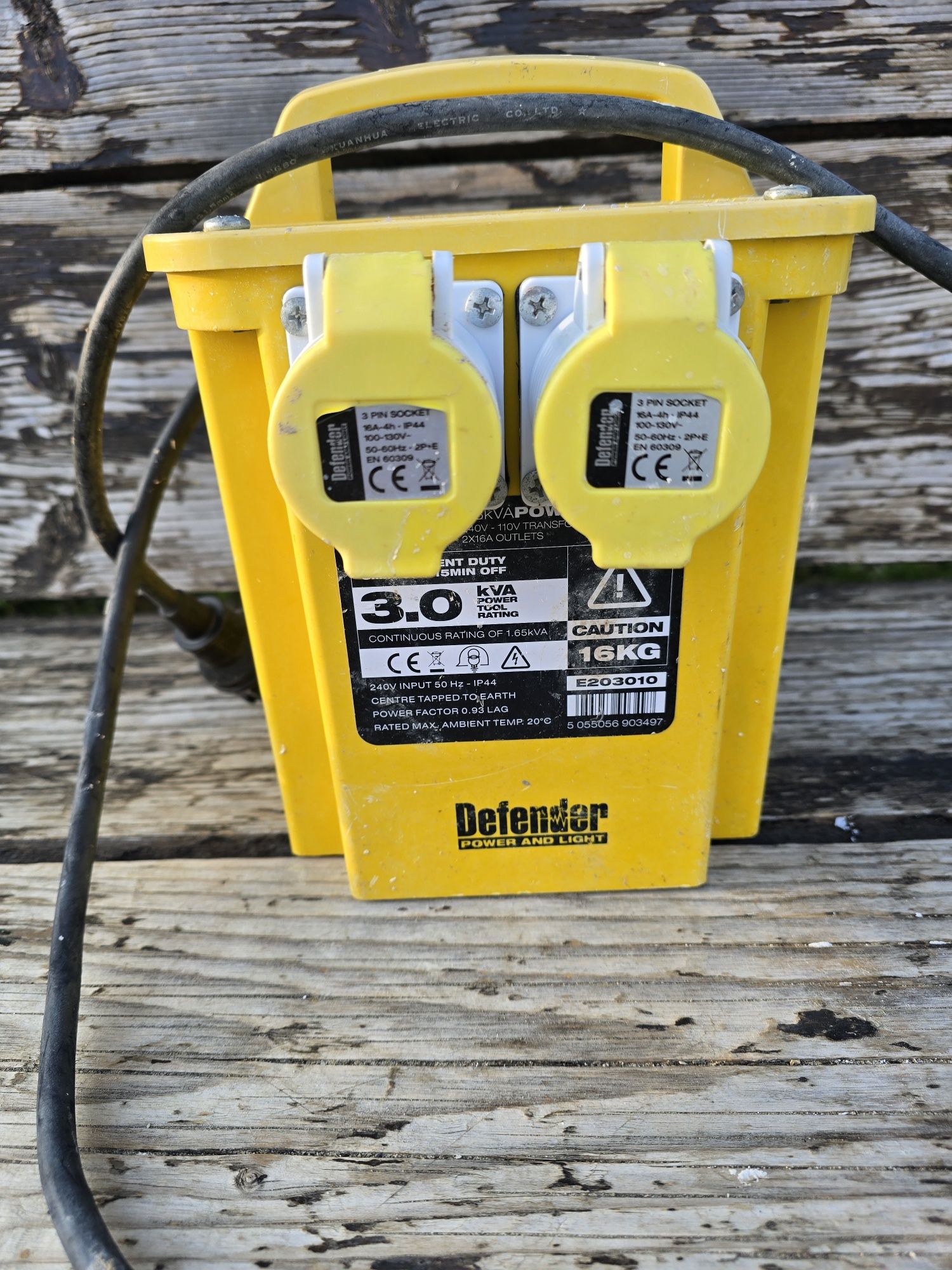 Transformator Defender 3kva 110v
