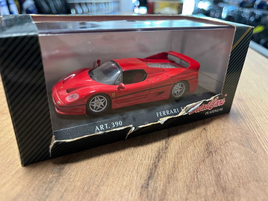 Метална колекционерска количкa REVELL FERARRI мащаб 1:43 ITALY