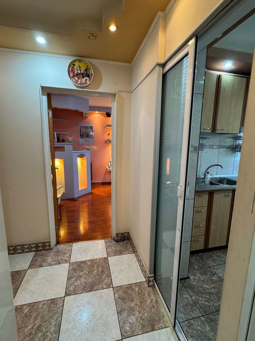 Vând apartament  3 camere, decomandat, Rahova  PREȚ NEGOCIABIL