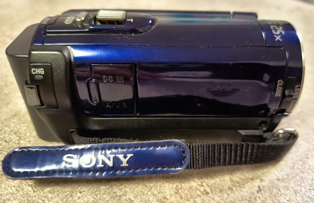 Преносима идеокамера Sony HDR-CX115E