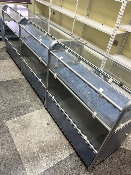 Стелажи за магазин