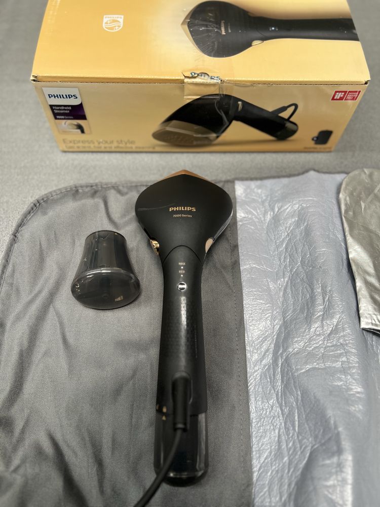 Уред за гладене с пара / Вертикална ютия Philips STH7060/80 , 1500W