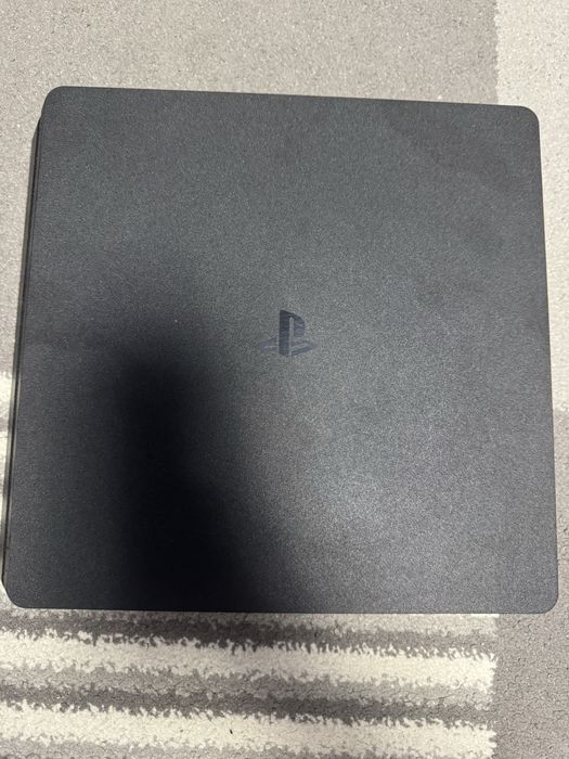 PS 4 slim cu 3 jocuri
