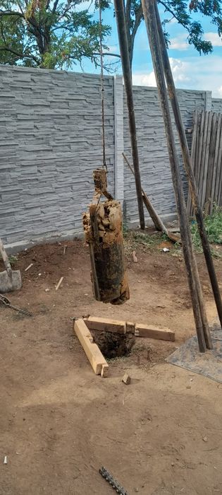 Foraje puțuri ,denisipări, piloni de susținere