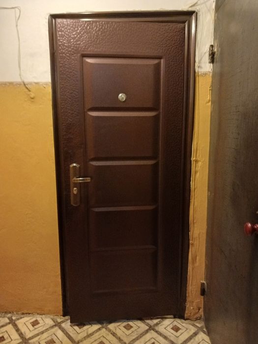 Дверь входная в отличном состоянии