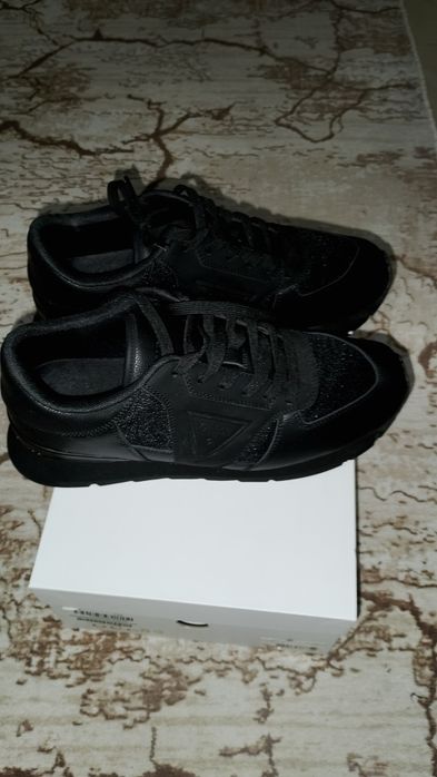 GUESS .номер 44 номер