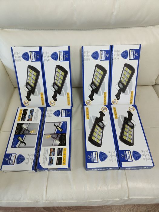Set Lampi Led Gradina Solare cu telecomanda și senzor 400W x4