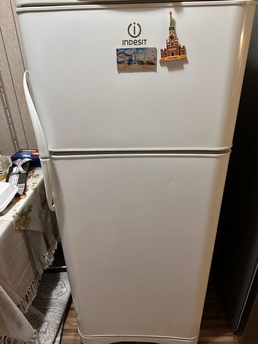 Холодильник Indesit в хорошем состоянии