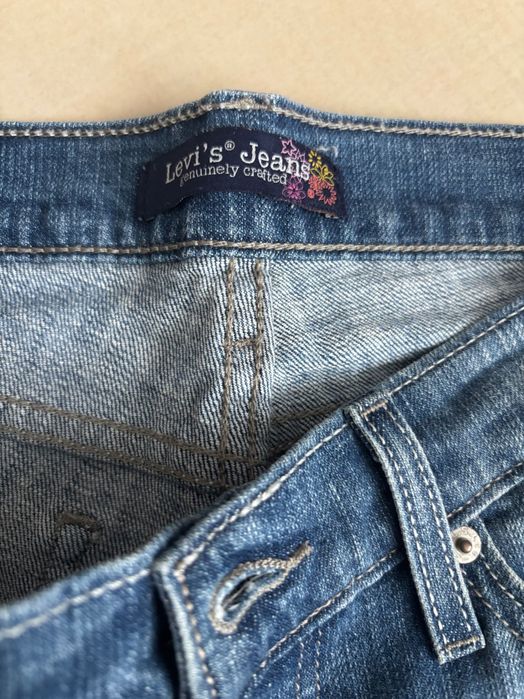 Levis jeans не са носени никога