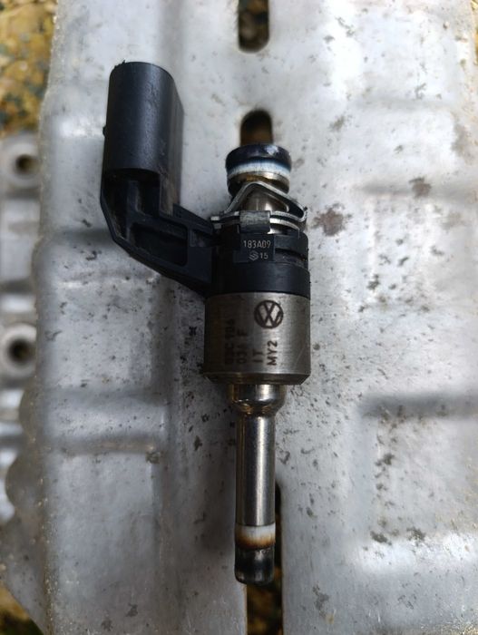 Бензинова дюза инжектор за 1,4TSI 160к.с.  - 03C906036F