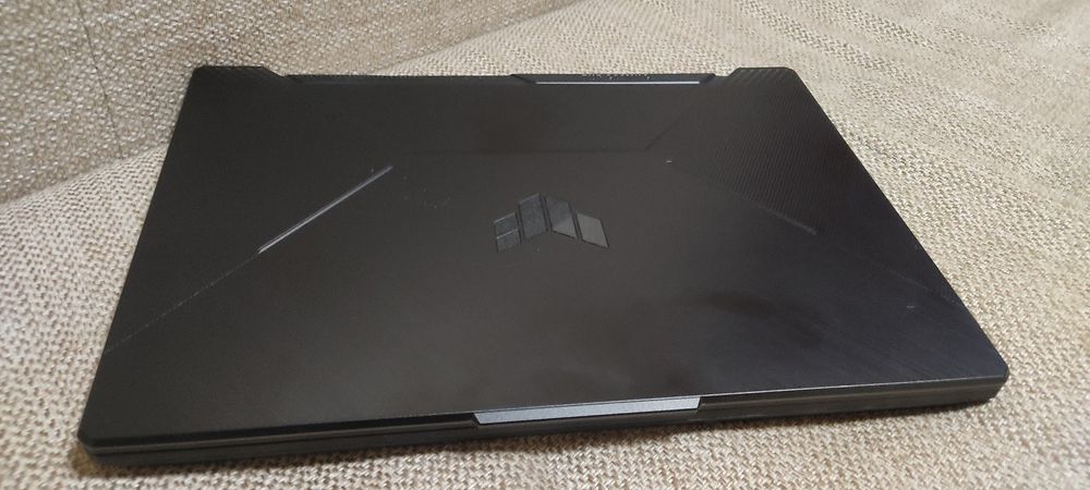 Игровой ноутбук в идеальном состоянии.