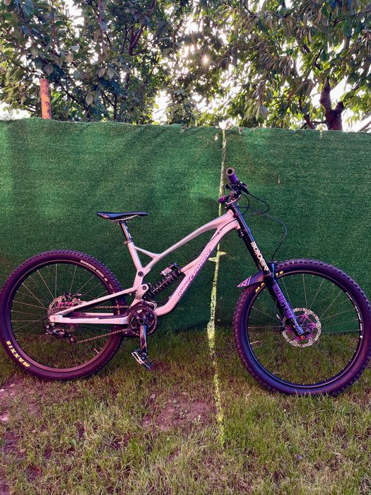 Bicicleta Downhill Nukeproof Pulse 2017
