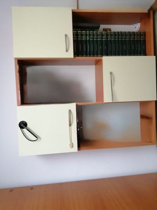 Etajeră depozitare/ bibliotecă