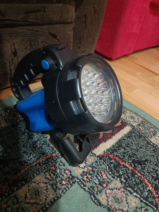Продам срочно рабочий мощьный светодиодный фонарь