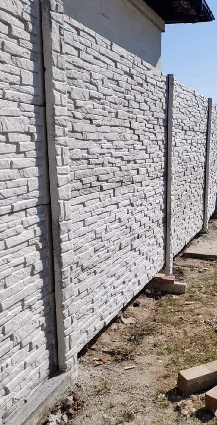 Gard din placi prefabricate din beton