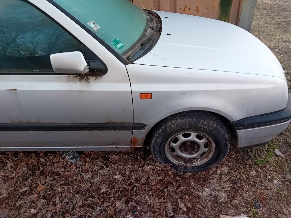 Golf 3   1.6  на части